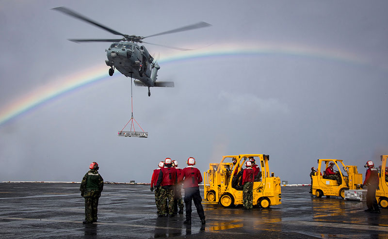 Uy lực siêu tàu sân bay Mỹ sắp đến Việt Nam